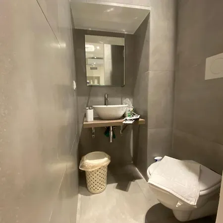 Amare House * باري